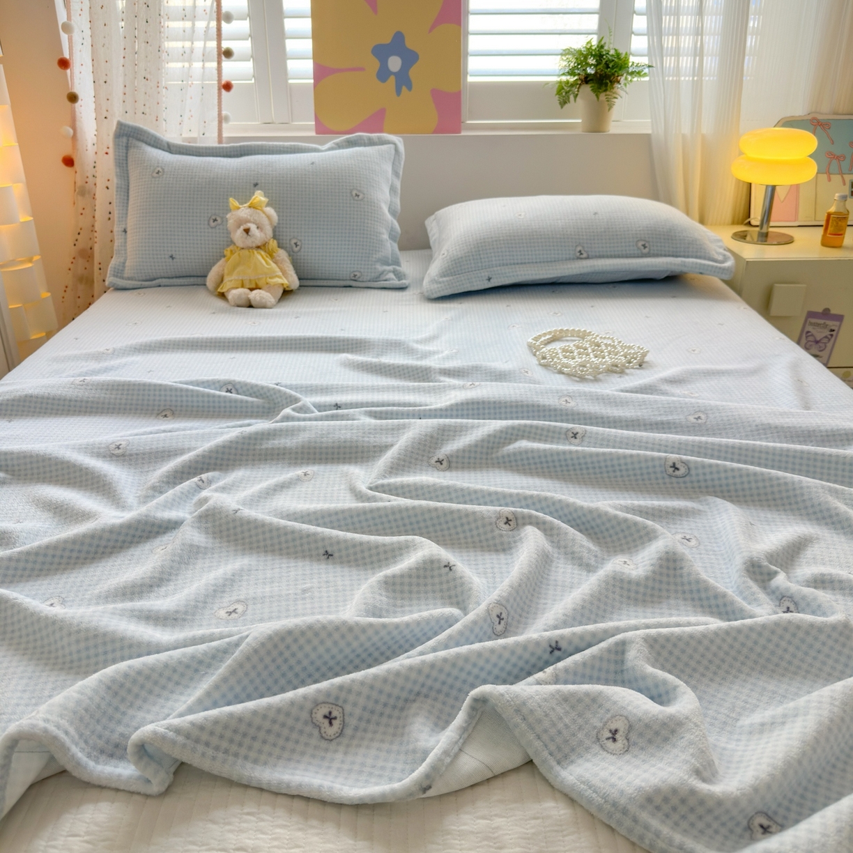 91家纺网 家纺一手货源 找家纺 芙绣家纺 2025新款印花高克重牛奶绒床单系列 爱心格格-浅蓝
