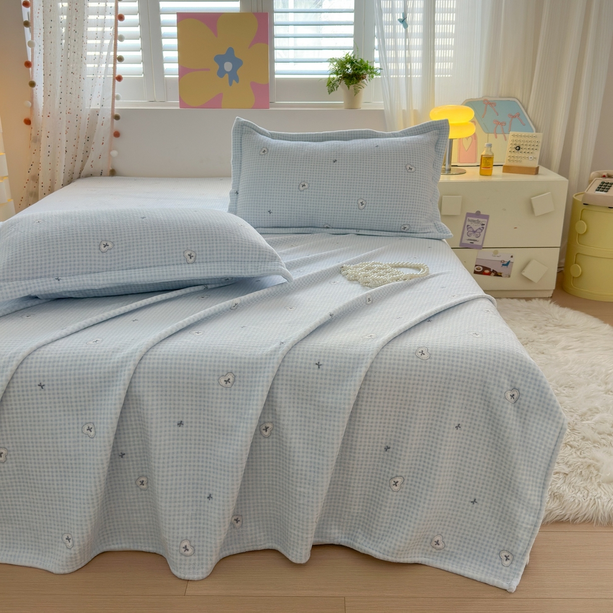91家纺网 家纺一手货源 找家纺 芙绣家纺 2025新款印花高克重牛奶绒床单系列 爱心格格-浅蓝