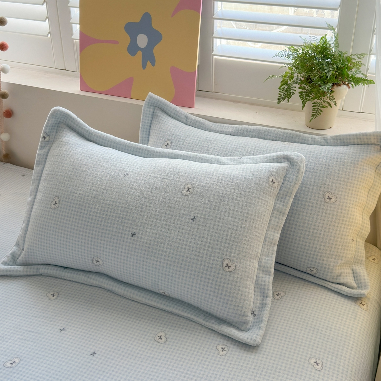 91家纺网 家纺一手货源 找家纺 芙绣家纺 2025新款印花高克重牛奶绒床单系列 爱心格格-浅蓝