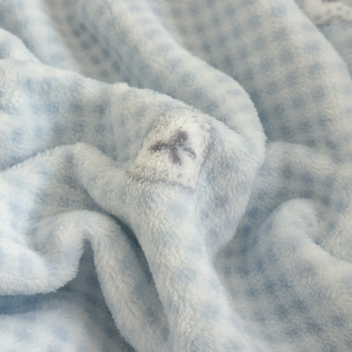 91家纺网 家纺一手货源 找家纺 芙绣家纺 2025新款印花高克重牛奶绒床单系列 爱心格格-浅蓝