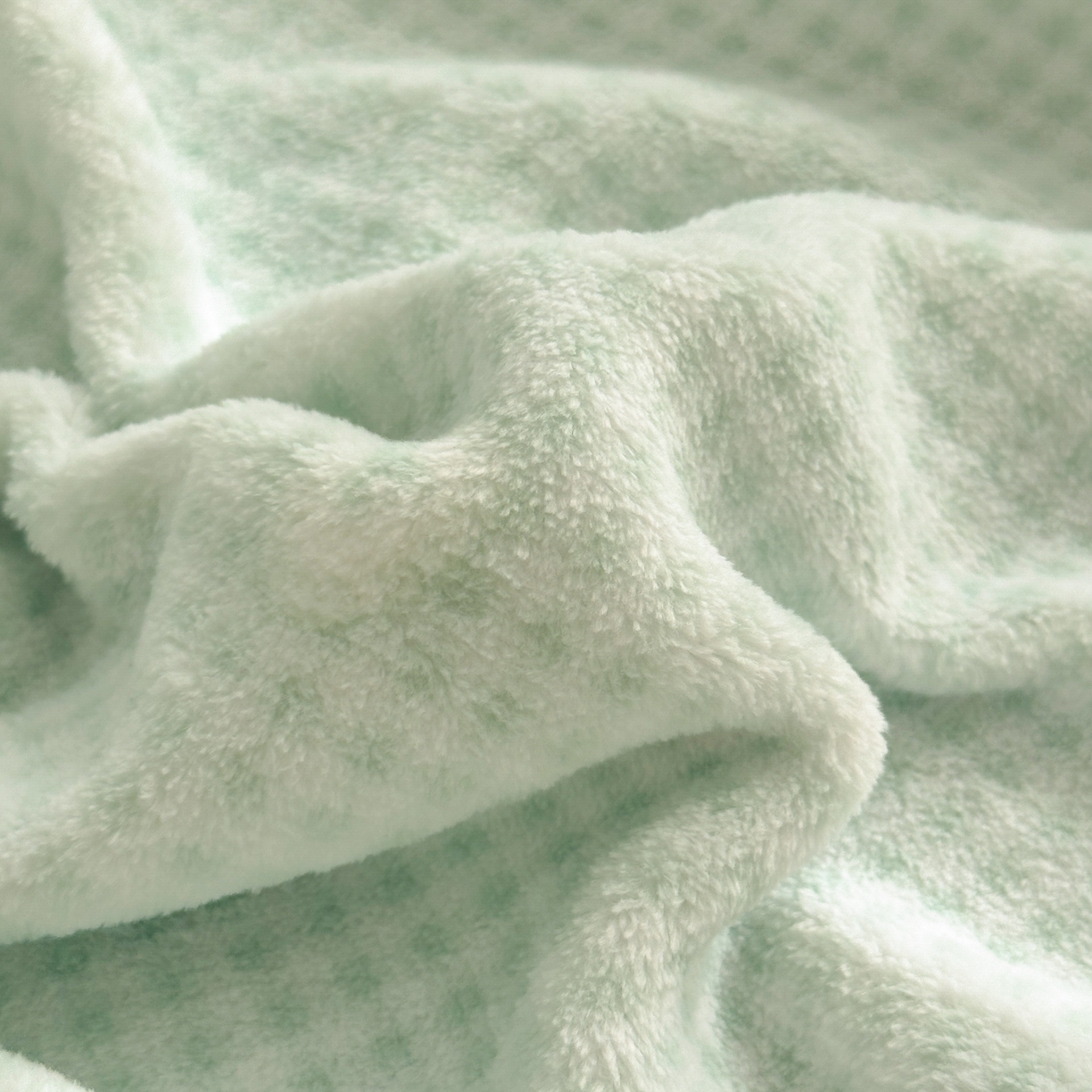 91家纺网 家纺一手货源 找家纺 芙绣家纺 2025新款印花高克重牛奶绒床单系列 爱心格格-浅绿