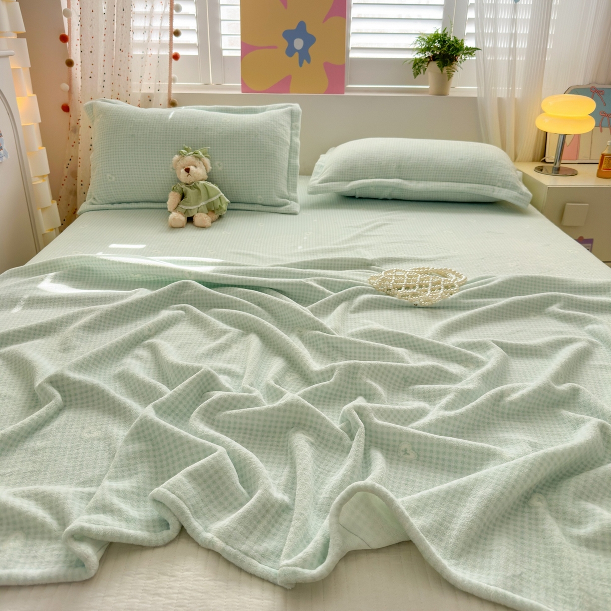 91家纺网 家纺一手货源 找家纺 芙绣家纺 2025新款印花高克重牛奶绒床单系列 爱心格格-浅绿