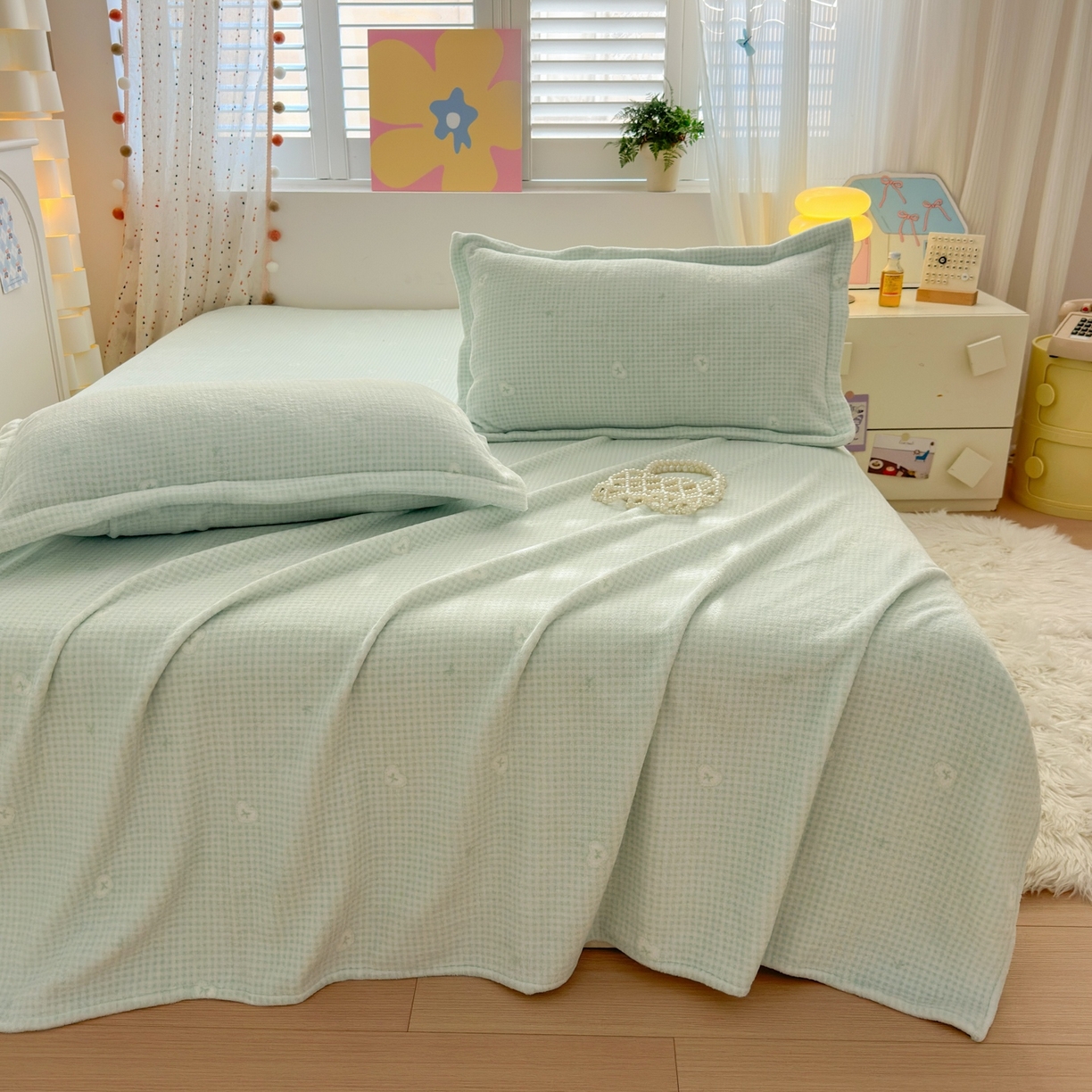 91家纺网 家纺一手货源 找家纺 芙绣家纺 2025新款印花高克重牛奶绒床单系列 爱心格格-浅绿