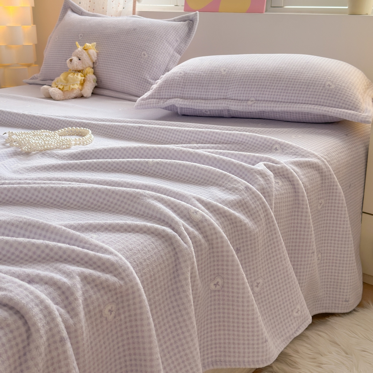 91家纺网 家纺一手货源 找家纺 芙绣家纺 2025新款印花高克重牛奶绒床单系列 爱心格格-浅紫