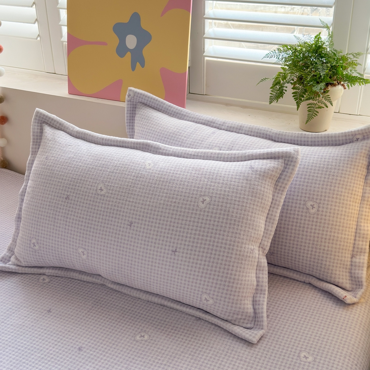 91家纺网 家纺一手货源 找家纺 芙绣家纺 2025新款印花高克重牛奶绒床单系列 爱心格格-浅紫