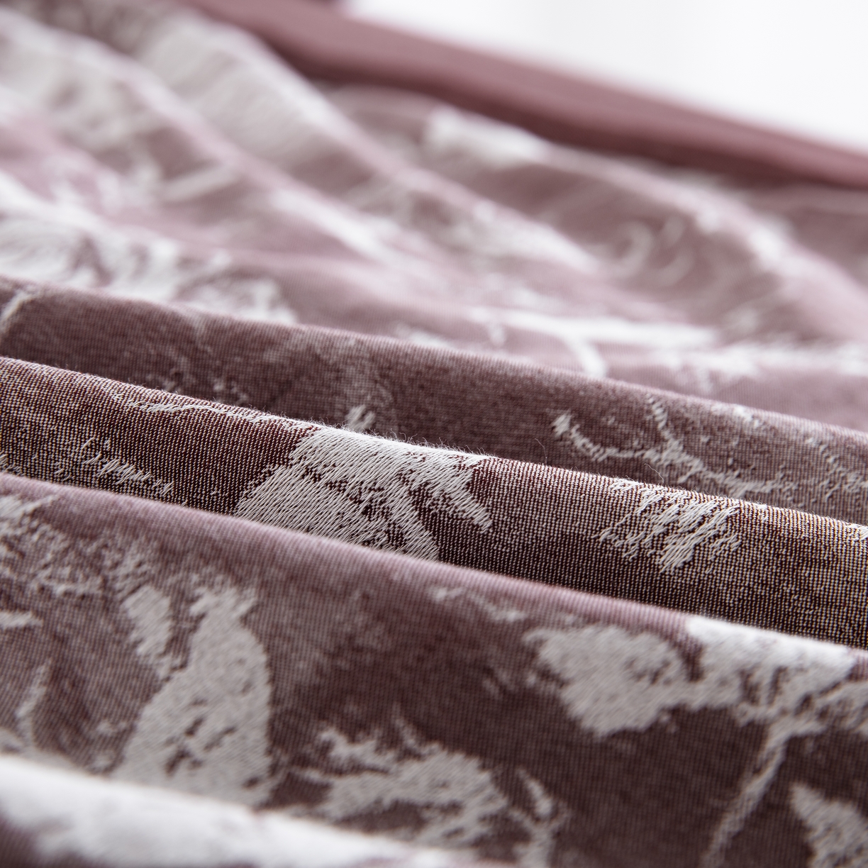 91家纺网 家纺一手货源 找家纺 鲁爱家纺供货 2025新款全棉色织提花四件套 玫瑰庄园-豆沙