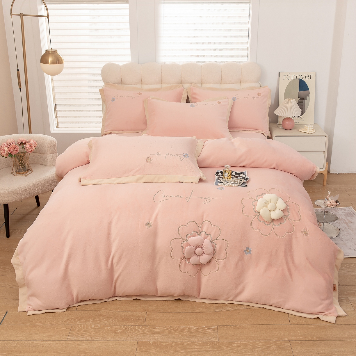 91家纺网 家纺一手货源 找家纺 贝尔 2025新款花之语-纯色高克重全消光蚕丝绒（赠送拎袋）-段角刺绣四件套 粉色