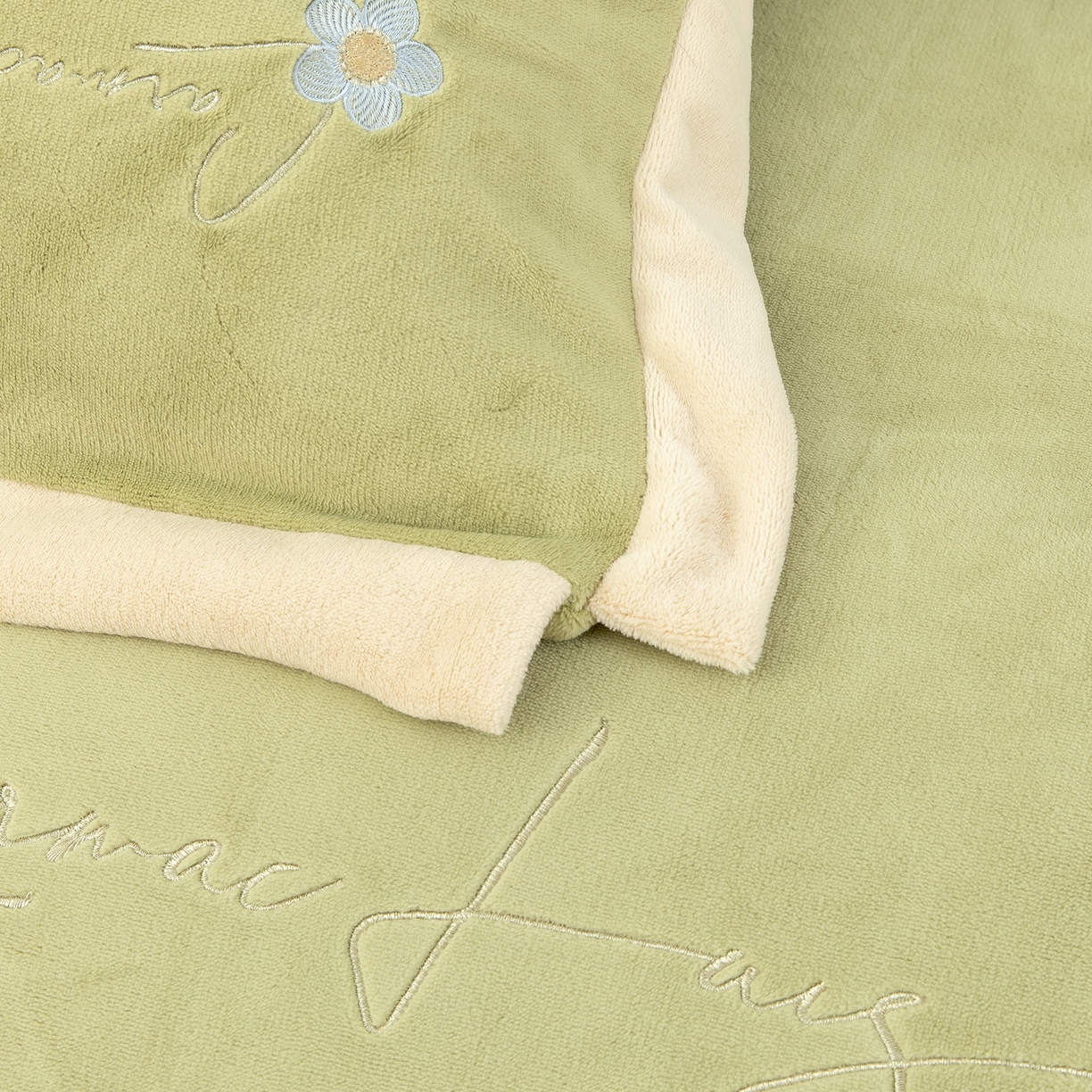 91家纺网 家纺一手货源 找家纺 贝尔 2025新款花之语-纯色高克重全消光蚕丝绒（赠送拎袋）-段角刺绣四件套 森林绿