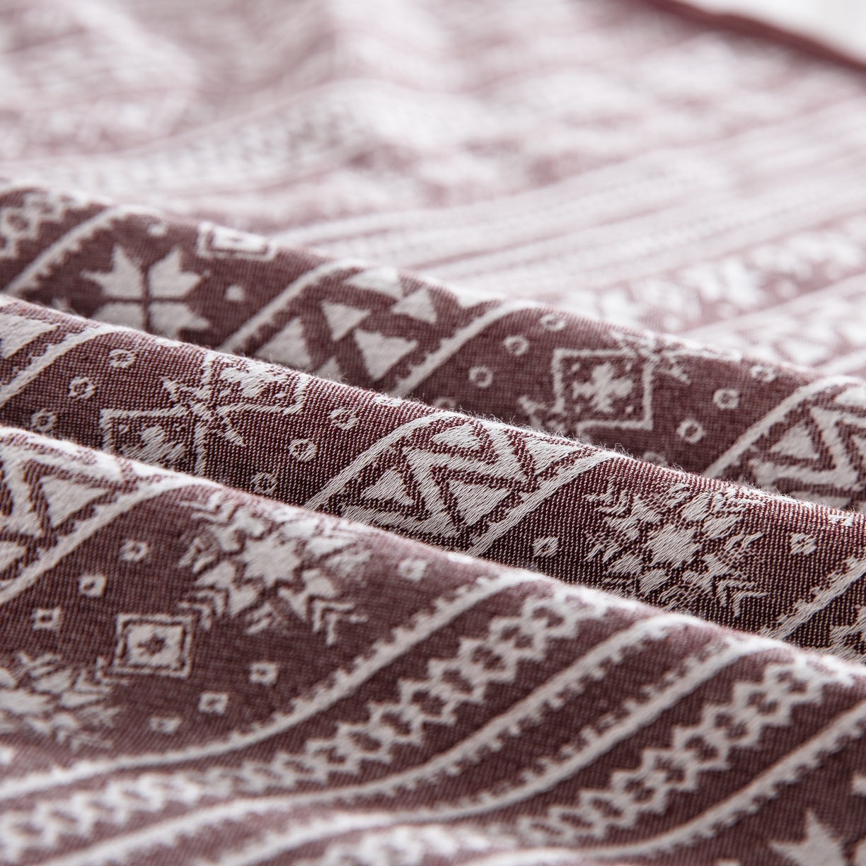 91家纺网 家纺一手货源 找家纺 鲁爱家纺供货 2025新款全棉色织提花四件套 布拉格-豆沙