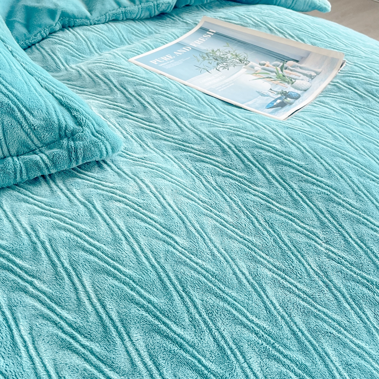 91家纺网 家纺一手货源 找家纺 （总）2025新款全消光皮草绒纯色高克重四件套（赠送拎袋）——波纹