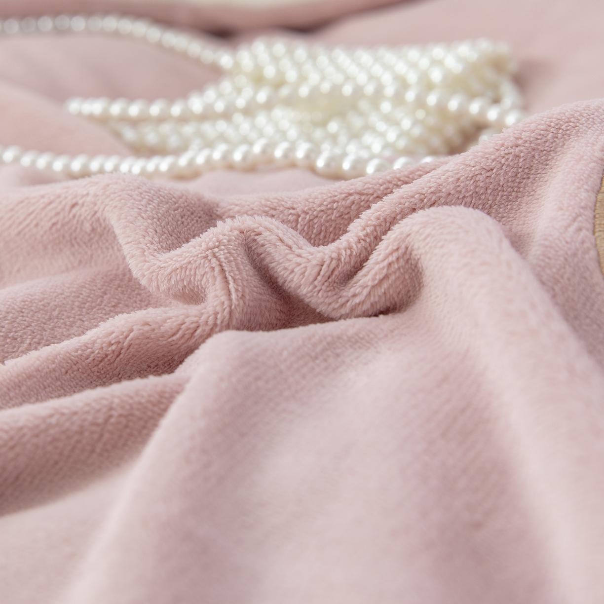 91家纺网 家纺一手货源 找家纺 贝尔 2025新款南瓜派-全消光拼角刺绣四件套 豆沙粉