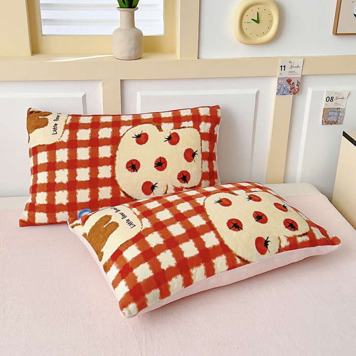 91家纺网 家纺一手货源 找家纺 找底底家纺 2025新款牛奶绒四件套（日发50套优惠8元一套） 草莓熊