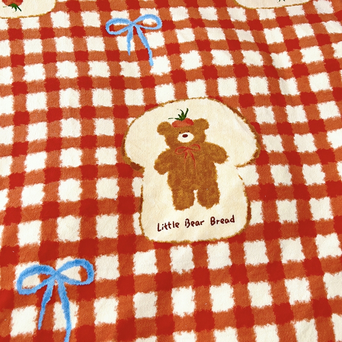 91家纺网 家纺一手货源 找家纺 找底底家纺 2025新款牛奶绒四件套（日发50套优惠8元一套） 草莓熊