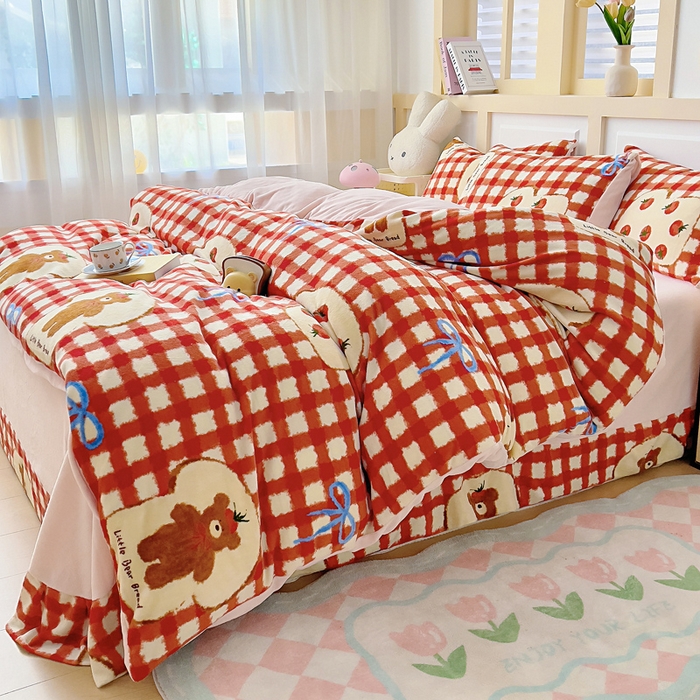 91家纺网 家纺一手货源 找家纺 找底底家纺 2025新款牛奶绒四件套（日发50套优惠8元一套） 草莓熊