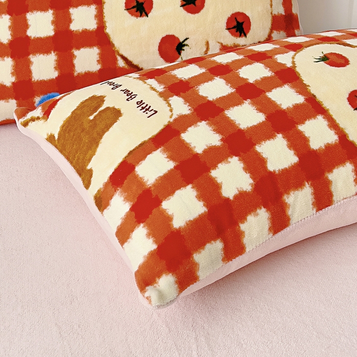 91家纺网 家纺一手货源 找家纺 找底底家纺 2025新款牛奶绒四件套（日发50套优惠8元一套） 草莓熊