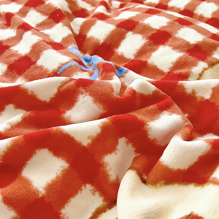 91家纺网 家纺一手货源 找家纺 找底底家纺 2025新款牛奶绒四件套（日发50套优惠8元一套） 草莓熊