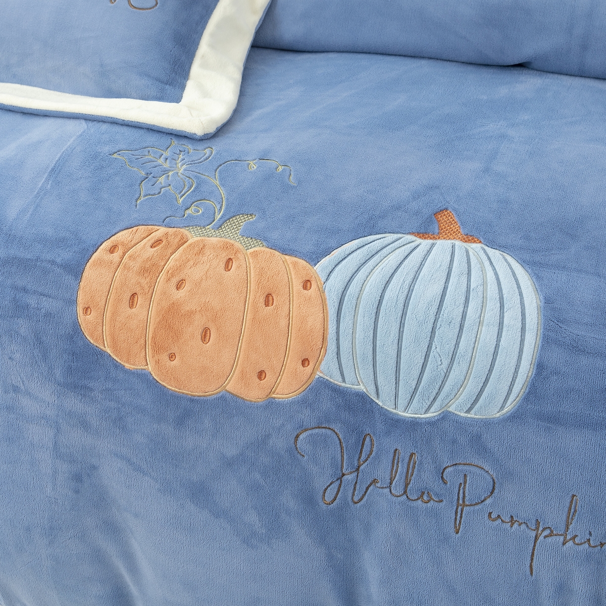 91家纺网 家纺一手货源 找家纺 贝尔 2025新款南瓜派-全消光拼角刺绣四件套 兰色