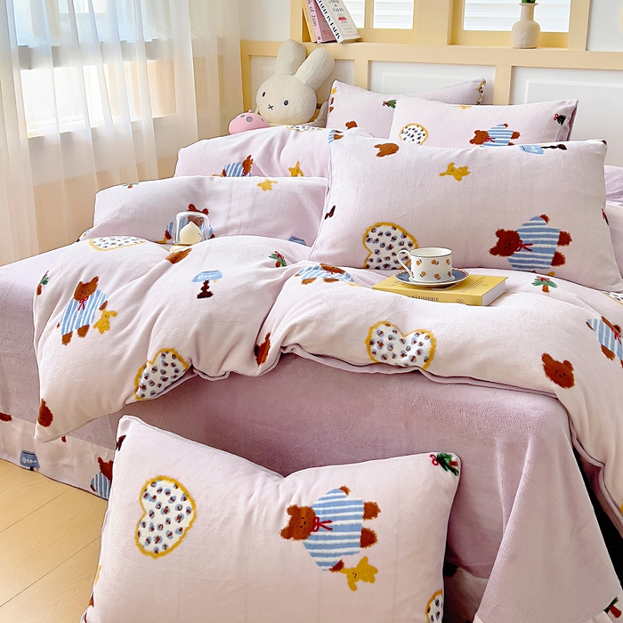 91家纺网 家纺一手货源 找家纺 找底底家纺 2025新款牛奶绒四件套（日发50套优惠8元一套） 爱心熊