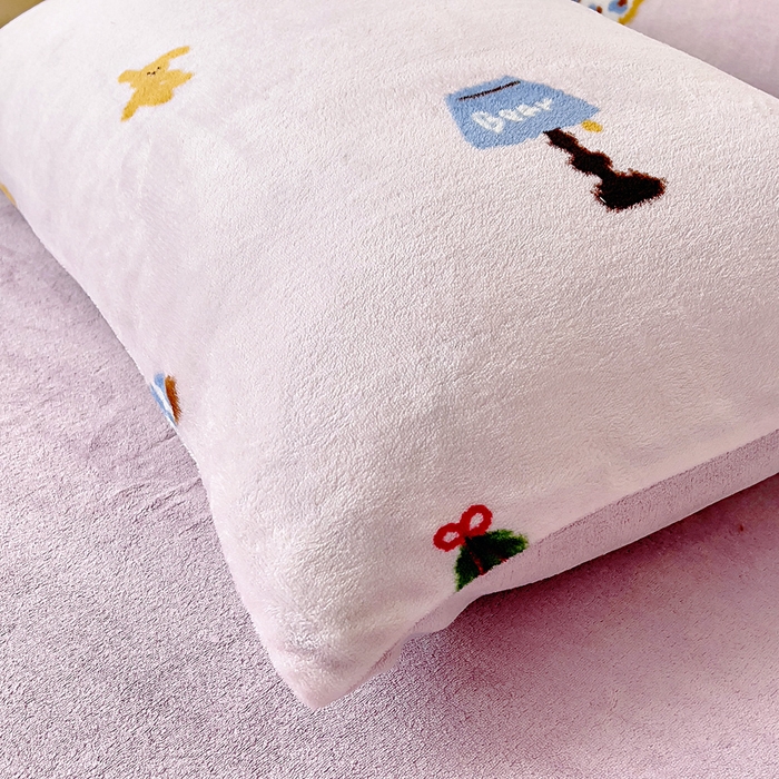 91家纺网 家纺一手货源 找家纺 找底底家纺 2025新款牛奶绒四件套（日发50套优惠8元一套） 爱心熊