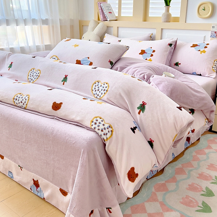 91家纺网 家纺一手货源 找家纺 找底底家纺 2025新款牛奶绒四件套（日发50套优惠8元一套） 爱心熊