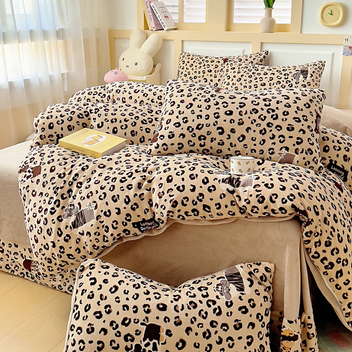 91家纺网 家纺一手货源 找家纺 找底底家纺 2025新款牛奶绒四件套（日发50套优惠8元一套） 豹纹狗