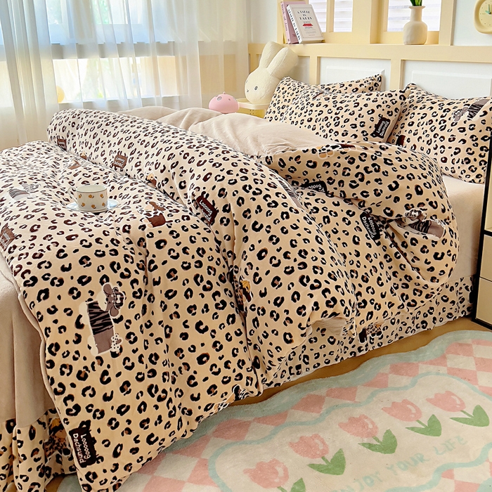 91家纺网 家纺一手货源 找家纺 找底底家纺 2025新款牛奶绒四件套（日发50套优惠8元一套） 豹纹狗