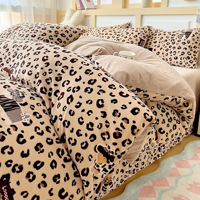 91家纺网 家纺一手货源 找家纺 找底底家纺 2025新款牛奶绒四件套（日发50套优惠8元一套） 豹纹狗