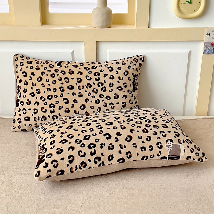 91家纺网 家纺一手货源 找家纺 找底底家纺 2025新款牛奶绒四件套（日发50套优惠8元一套） 豹纹狗