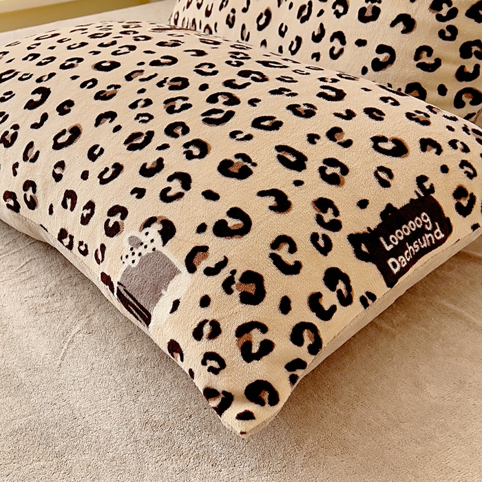 91家纺网 家纺一手货源 找家纺 找底底家纺 2025新款牛奶绒四件套（日发50套优惠8元一套） 豹纹狗