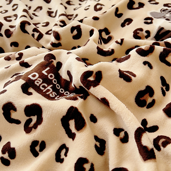 91家纺网 家纺一手货源 找家纺 找底底家纺 2025新款牛奶绒四件套（日发50套优惠8元一套） 豹纹狗