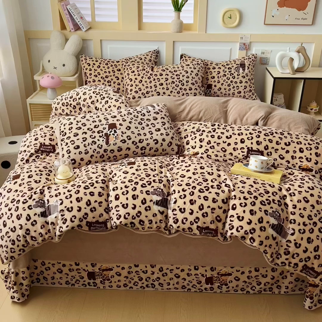 91家纺网 家纺一手货源 找家纺 找底底家纺 2025新款牛奶绒四件套（日发50套优惠8元一套） 豹纹狗