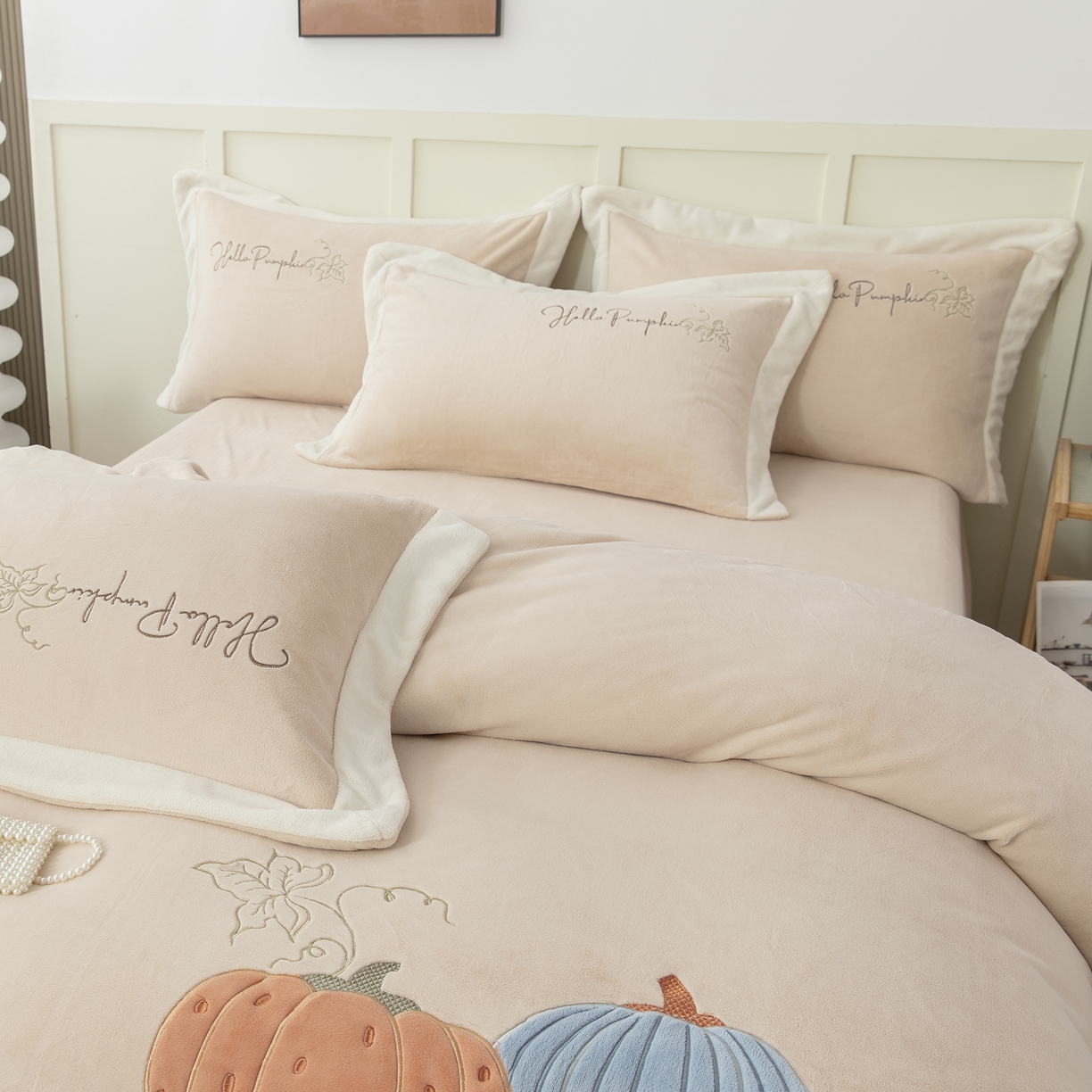 91家纺网 家纺一手货源 找家纺 贝尔 2025新款南瓜派-全消光拼角刺绣四件套 米驼