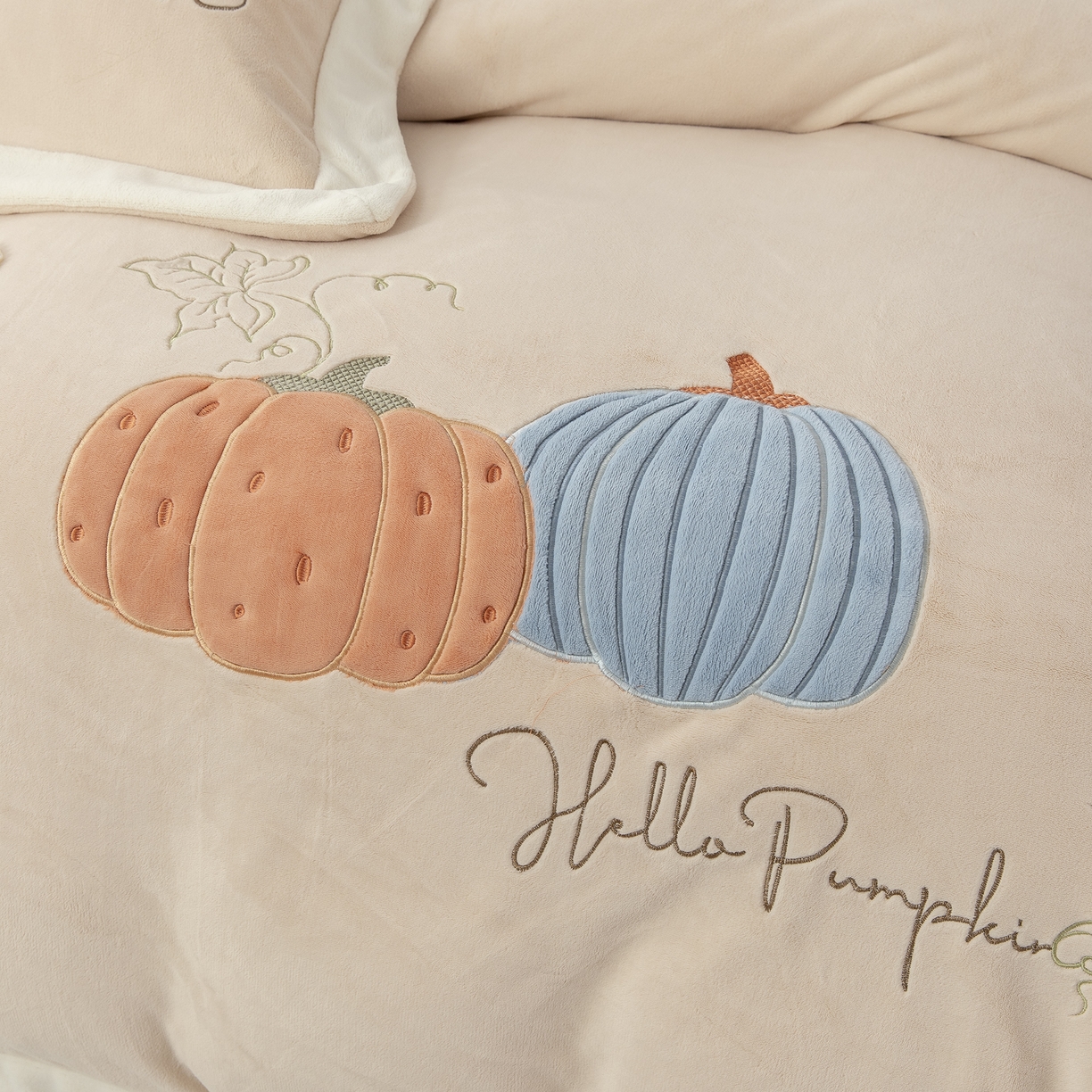 91家纺网 家纺一手货源 找家纺 贝尔 2025新款南瓜派-全消光拼角刺绣四件套 米驼