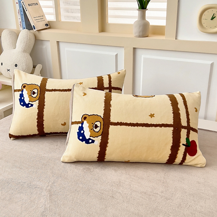 91家纺网 家纺一手货源 找家纺 找底底家纺 2025新款牛奶绒四件套（日发50套优惠8元一套） 格子熊