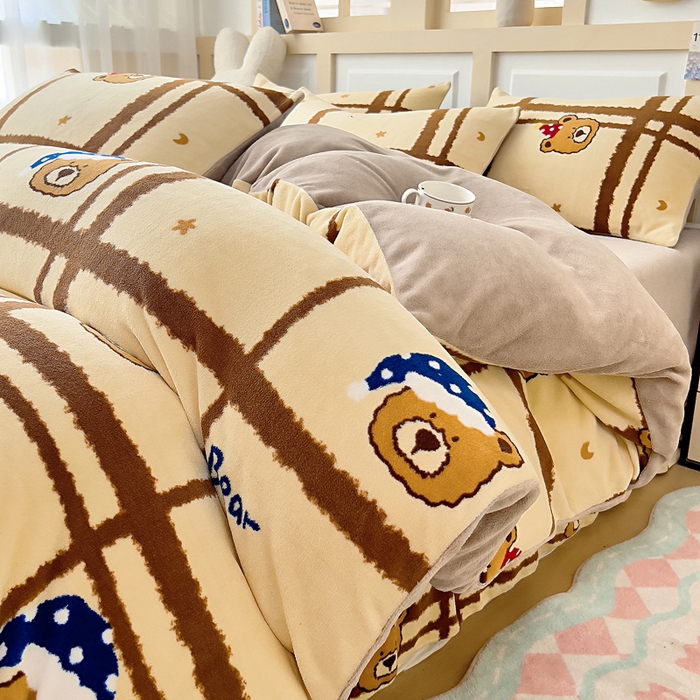 91家纺网 家纺一手货源 找家纺 找底底家纺 2025新款牛奶绒四件套（日发50套优惠8元一套） 格子熊