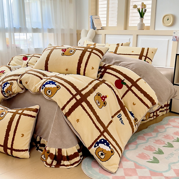 91家纺网 家纺一手货源 找家纺 找底底家纺 2025新款牛奶绒四件套（日发50套优惠8元一套） 格子熊