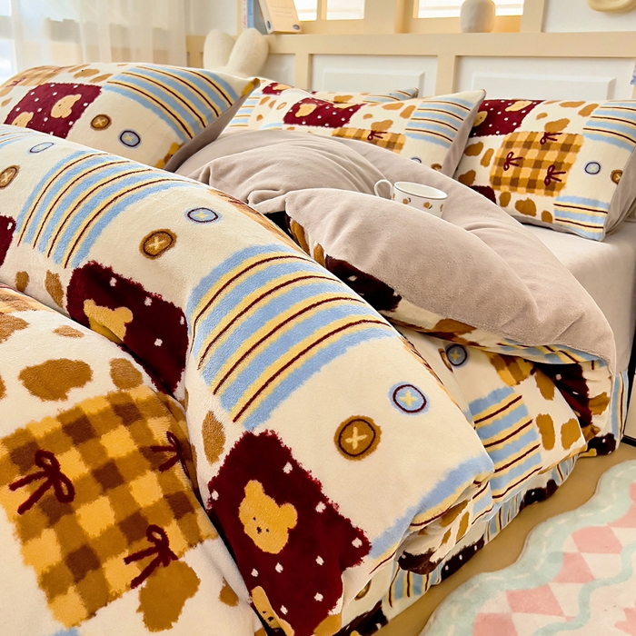 91家纺网 家纺一手货源 找家纺 找底底家纺 2025新款牛奶绒四件套（日发50套优惠8元一套） 焦糖布丁熊