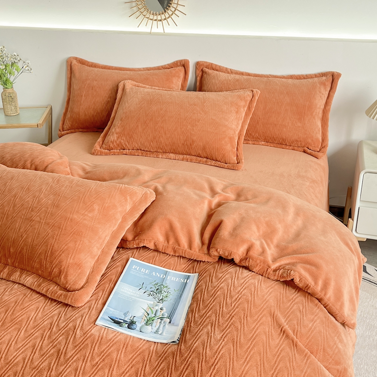 91家纺网 家纺一手货源 找家纺 2025新款全消光皮草绒纯色高克重四件套（赠送拎袋）——波纹 橘色