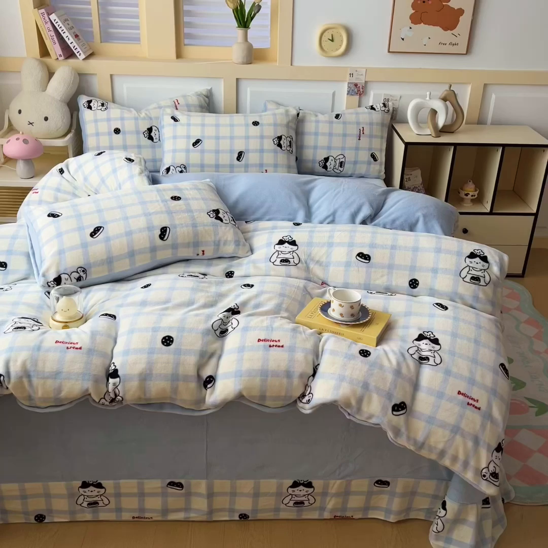 91家纺网 家纺一手货源 找家纺 找底底家纺 2025新款牛奶绒四件套（日发50套优惠8元一套） 蓝格猫