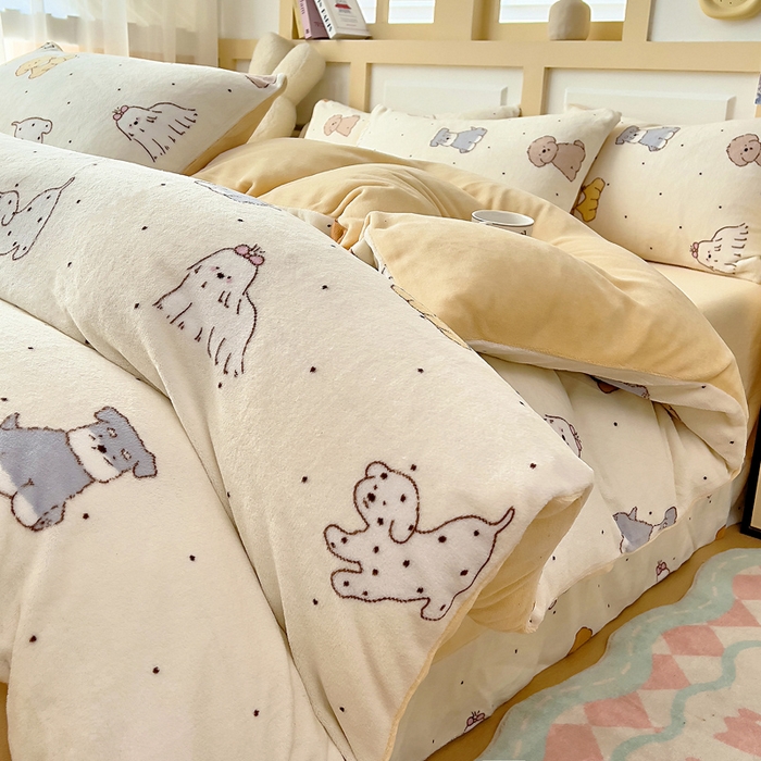 91家纺网 家纺一手货源 找家纺 找底底家纺 2025新款牛奶绒四件套（日发50套优惠8元一套） 奶黄小狗