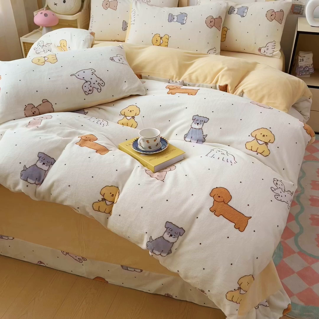 91家纺网 家纺一手货源 找家纺 找底底家纺 2025新款牛奶绒四件套（日发50套优惠8元一套） 奶黄小狗