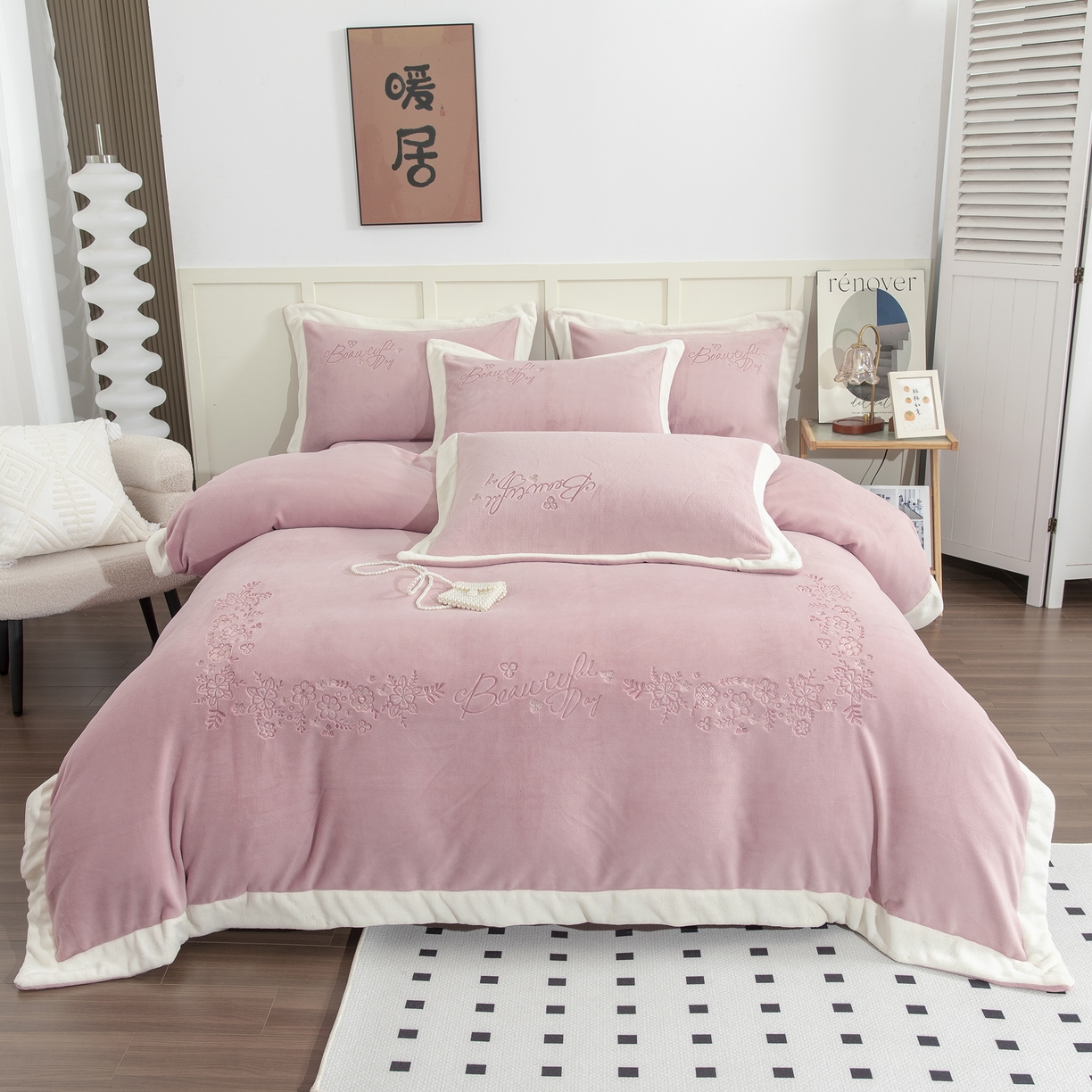 91家纺网 家纺一手货源 找家纺 贝尔 2025新款青黛-纯色高克重全消光蚕丝绒（赠送拎袋）拼角刺绣四件套 豆沙粉