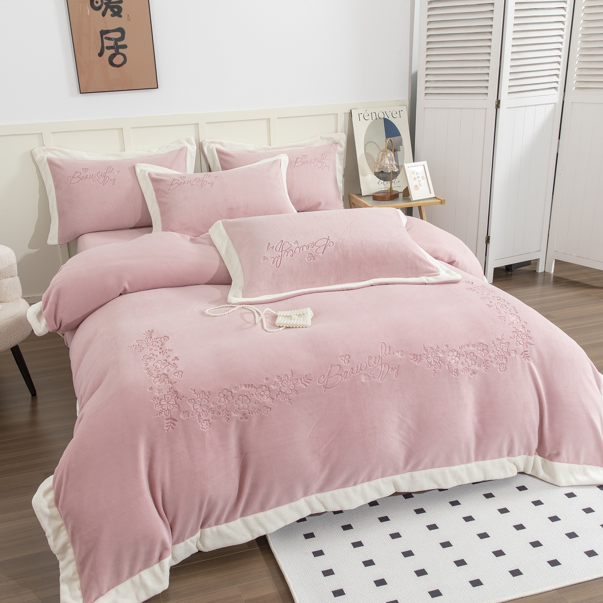 91家纺网 家纺一手货源 找家纺 贝尔 2025新款青黛-纯色高克重全消光蚕丝绒（赠送拎袋）拼角刺绣四件套 豆沙粉