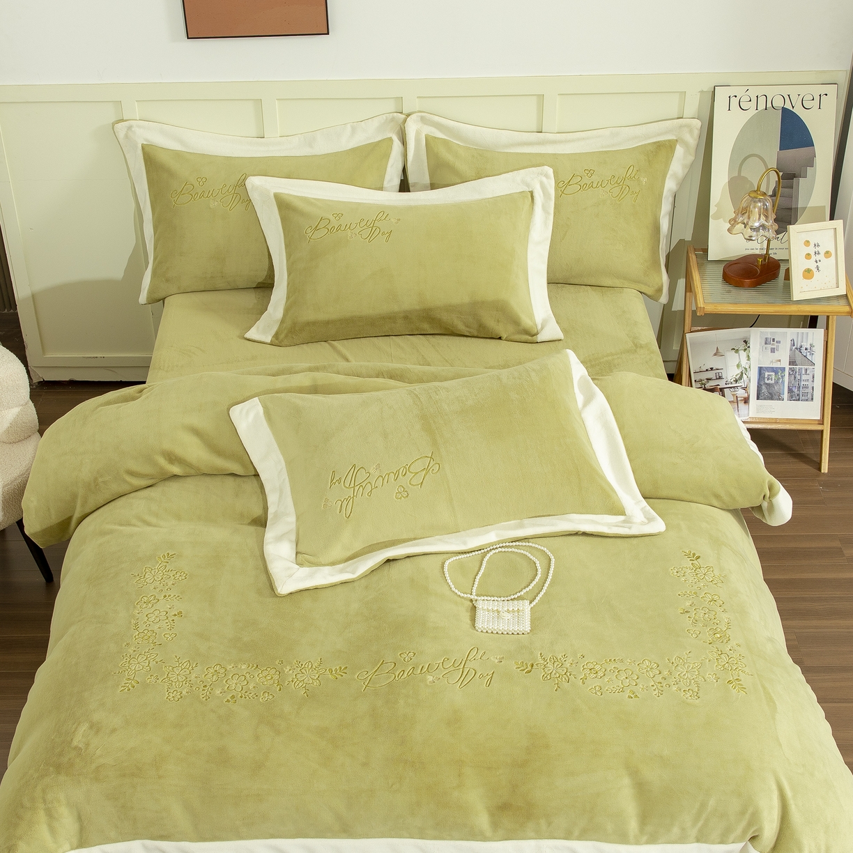 91家纺网 家纺一手货源 找家纺 贝尔 2025新款青黛-纯色高克重全消光蚕丝绒（赠送拎袋）拼角刺绣四件套 芥末绿