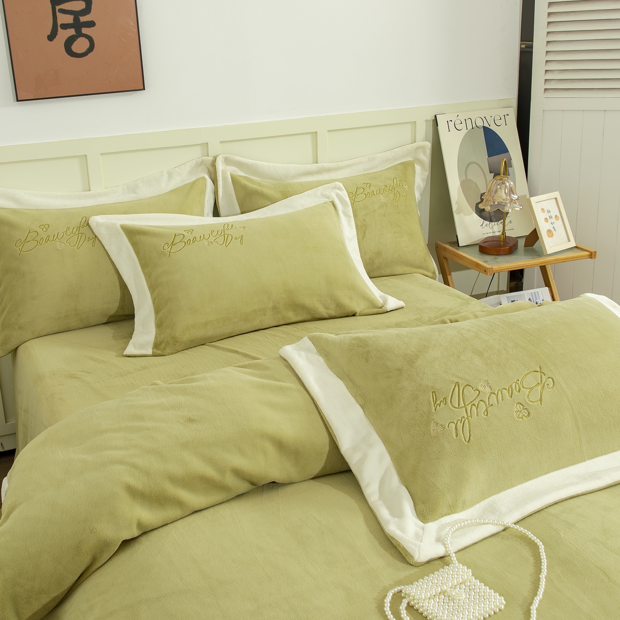 91家纺网 家纺一手货源 找家纺 贝尔 2025新款青黛-纯色高克重全消光蚕丝绒（赠送拎袋）拼角刺绣四件套 芥末绿