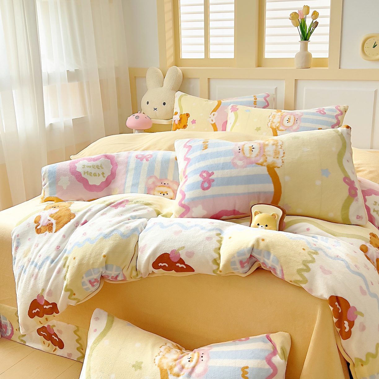 91家纺网 家纺一手货源 找家纺 找底底家纺 2025新款牛奶绒四件套（日发50套优惠8元一套） 甜熊波点梦