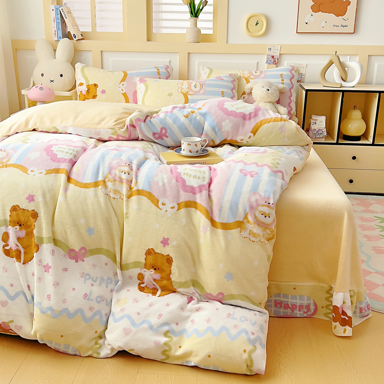 91家纺网 家纺一手货源 找家纺 找底底家纺 2025新款牛奶绒四件套（日发50套优惠8元一套） 甜熊波点梦