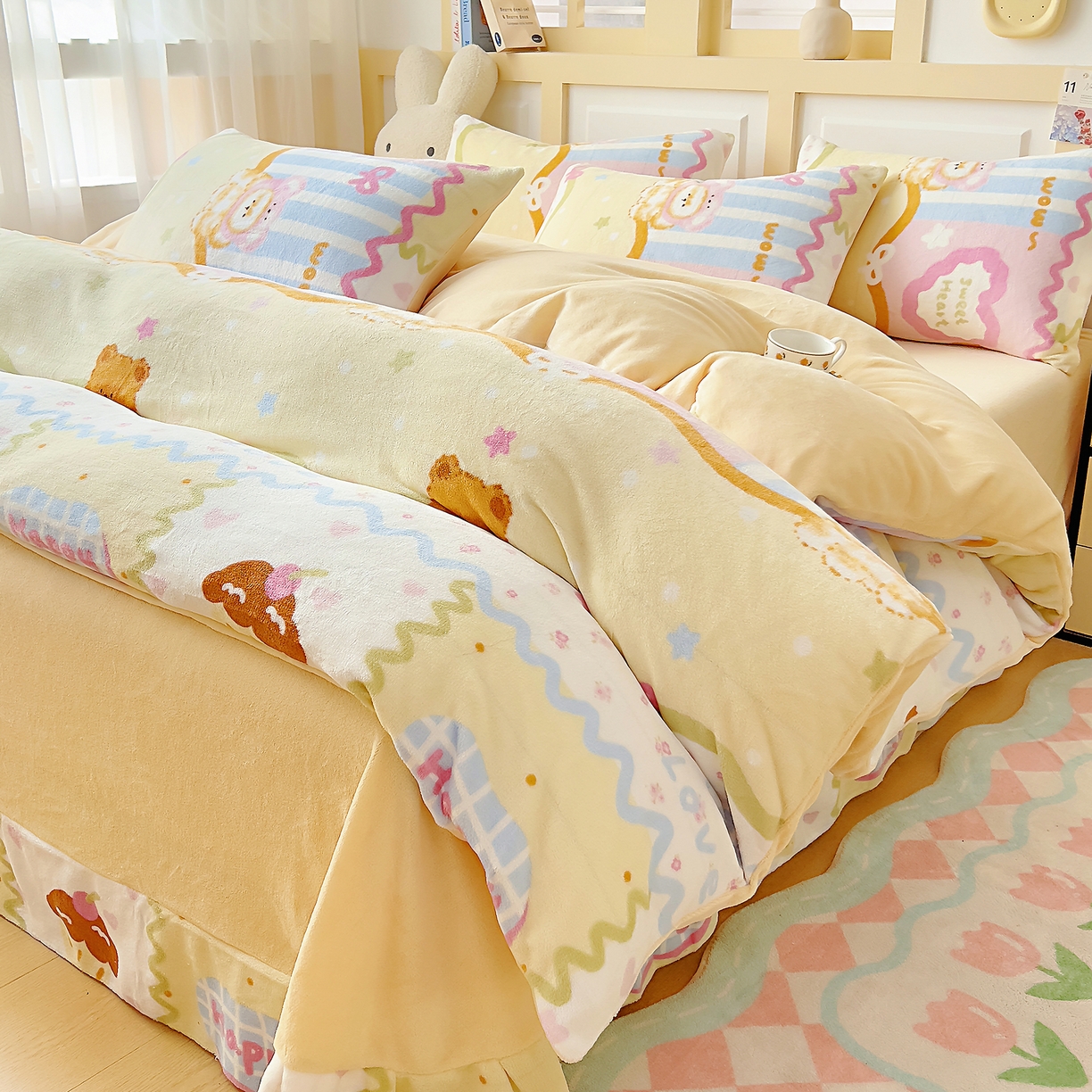 91家纺网 家纺一手货源 找家纺 找底底家纺 2025新款牛奶绒四件套（日发50套优惠8元一套） 甜熊波点梦