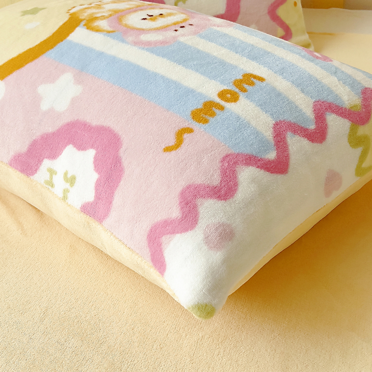 91家纺网 家纺一手货源 找家纺 找底底家纺 2025新款牛奶绒四件套（日发50套优惠8元一套） 甜熊波点梦