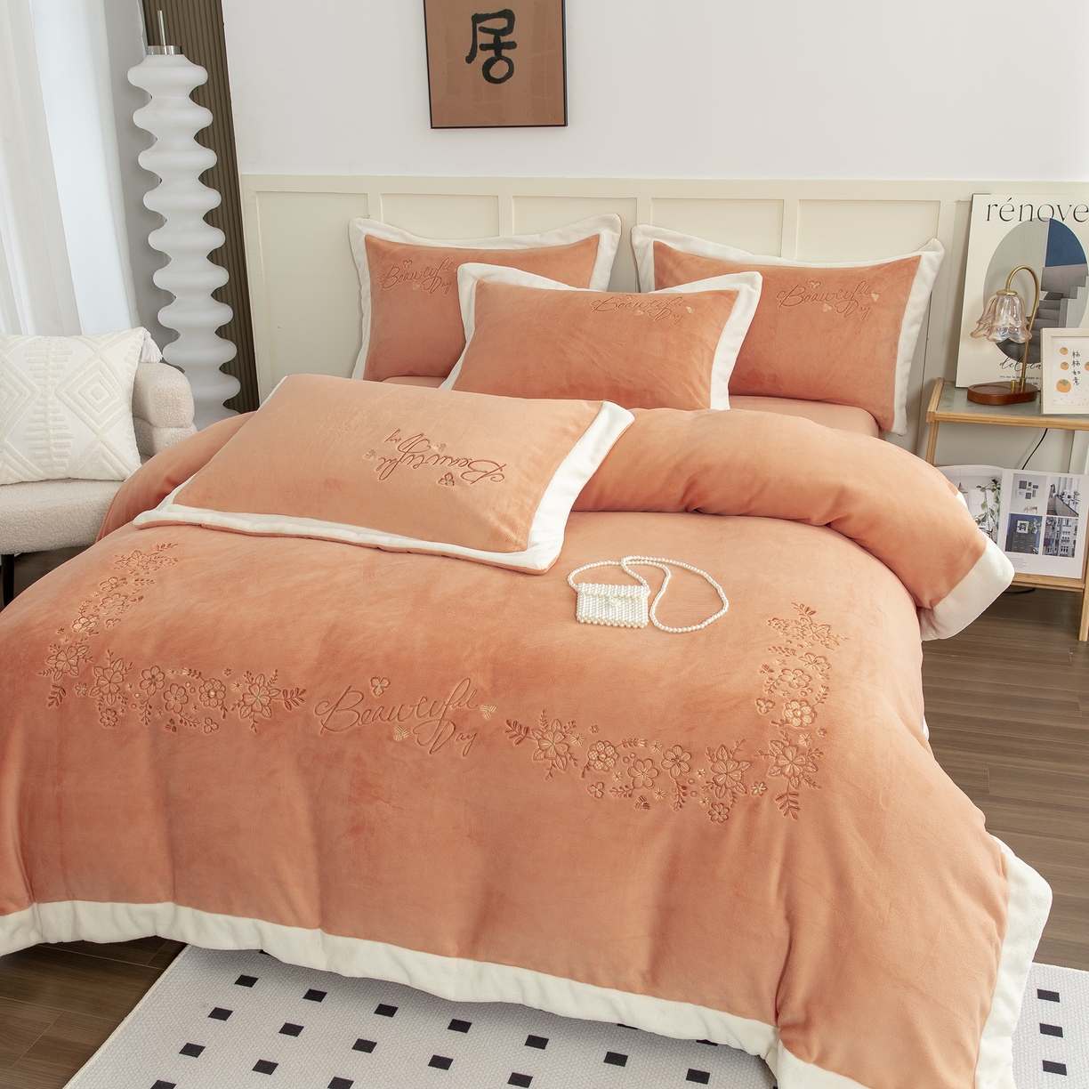 91家纺网 家纺一手货源 找家纺 贝尔 2025新款青黛-纯色高克重全消光蚕丝绒（赠送拎袋）拼角刺绣四件套 橘色